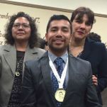 OTORGAN MEDALLA MANUEL R. GUTIERREZ A ESTUDIANTE…